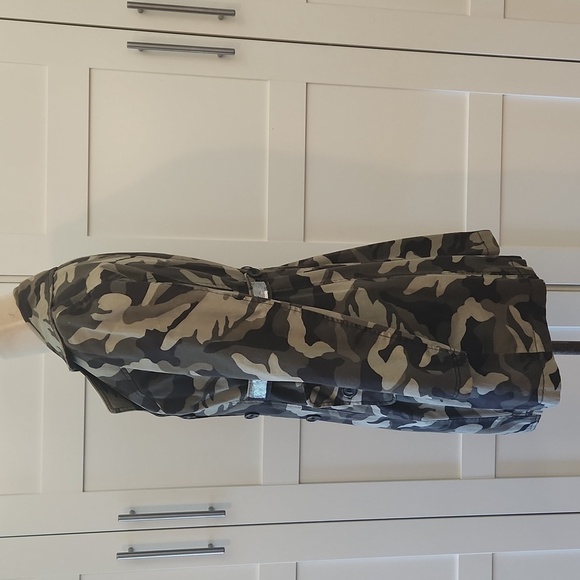 INC International Concepts Camouflage and sequin fitted Trench Coat size Small - Picture 3 of 6